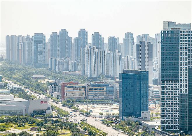 수도권광역급행철도(GTX)-B노선 착공이 임박했다는 소식이 알려지면서 그간 서울 업무지구 접근성이 떨어졌던 수도권 외곽 지역이 주목받는다. 사진은 인천 연수구 송도국제도시. (윤관식 기자)