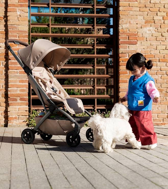 롯데백화점에서 국내 최초로 여는 줄즈 팝업에 선보이는 글로벌 론칭 신상품 '에어2(Aer2)' 유모차. /사진제공=롯데백화점