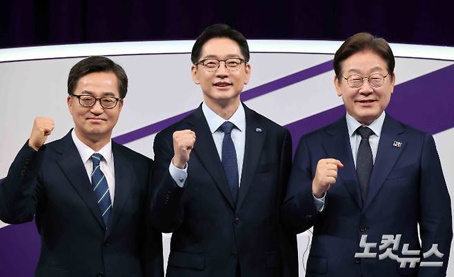 더불어민주당 대선후보 경선 주자인 이재명 전 대표(오른쪽부터), 김경수 전 경남지사, 김동연 경기지사가 18일 서울 상암동 MBC에서 대선 후보 경선 첫 TV토론회를 하고 있다. 박종민 기자