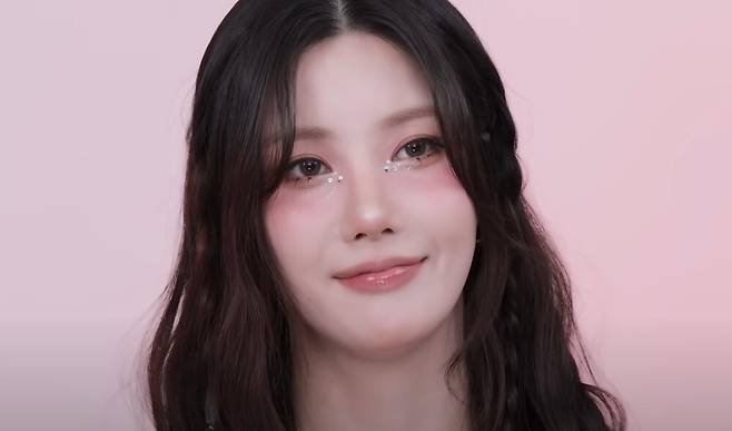 가수 권은비. 유튜브 채널 'RISABAE' 캡처.