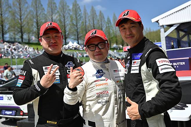 토요타 프리우스 PHEV 컵 개막전에서 포디엄에 오른 강창원, 송형진 그리고 이율. 사진 김학수 기자