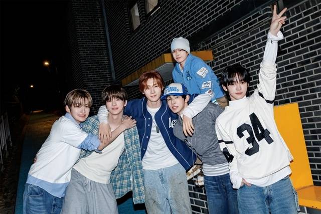 투어스. 사진l플레디스