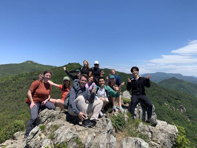 외국인 관광객을 위한 맞춤형 테마상품으로 출시된 트래킹 투어. 부산관광공사 제공