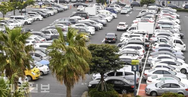제주공항 주차장 전경.