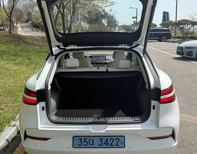 제네시스 GV60 트렁크./사진=백유진 기자 byj@