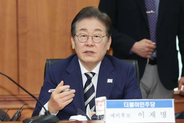 제21대 대통령 선거 이재명 더불어민주당 경선 후보가 21일 서울 여의도 금융투자협회에서 열린 자본시장 활성화를 위한 정책간담회에서 질의응답을 하고 있다. 뉴시스