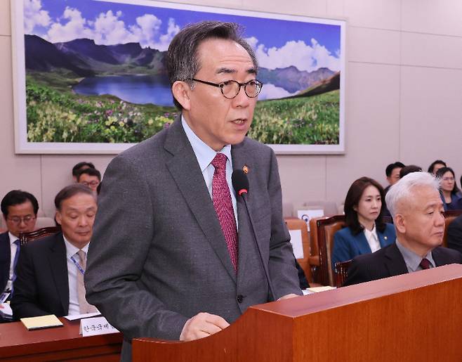 조태열 외교부 장관이 23일 국회에서 열린 외교통일위원회 전체회의에서 25년도 추가경정예산안 제안설명을 하고 있다. 연합뉴스