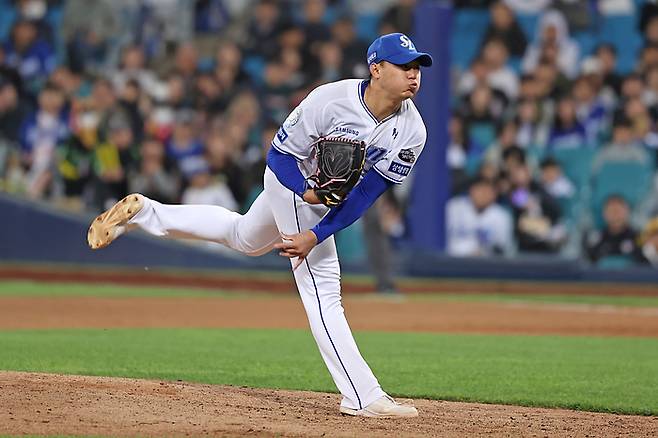 삼성 배찬승이 23일 대구삼성라이온즈파크에서 열린 2025 KBO리그 KIA전에서 6회초 1사 2,3루 위기에서 올라와 역투하고 있다. 사진 | 삼성 라이온즈