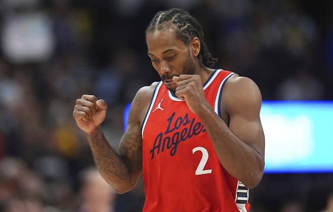<yonhap photo-3507=""> Los Angeles Clippers forward Kawhi Leonard reacts as time runs out in the second half of Game 2 of a first-round NBA playoff series against the Denver Nuggets Monday, April 21, 2025, in Denver. (AP Photo/David Zalubowski)/2025-04-22 13:47:11/ <저작권자 ⓒ 1980-2025 ㈜연합뉴스. 무단 전재 재배포 금지, AI 학습 및 활용 금지></yonhap>