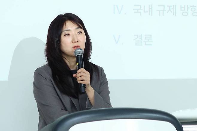 스테이블코인 규제 동향 및 국내 규제 방향을 설명하는 한서희 변호사 / 출처=IT동아