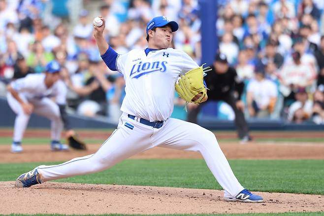 삼성 라이온즈 김대호가 지난 19일 대구 롯데 자이언츠전에 선발 등판해 투구하고 있다. 삼성 라이온즈