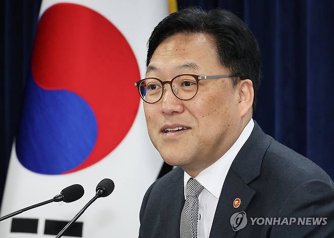 월례 기자간담회 하는 김병환 금융위원장 (서울=연합뉴스) 최재구 기자 = 김병환 금융위원회 위원장이 26일 서울 종로구 정부서울청사에서 출입 기자 월례 기자간담회를 하고 있다. 2025.3.26 jjaeck9@yna.co.kr