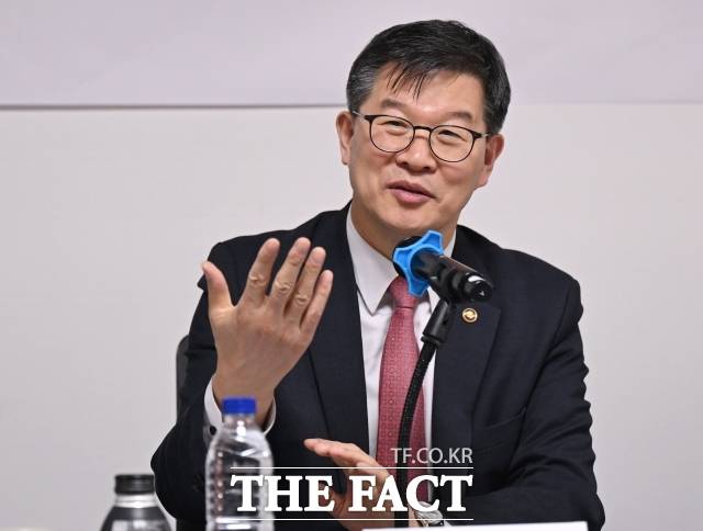 이기일 보건복지부 제1차관이 지난 3월 18일 서울 용산구 후암로 스페이스쉐어 서울역센터에서 열린 제3차 노인연령 전문가 간담회에서 인사말을 하고 있다./이새롬 기자