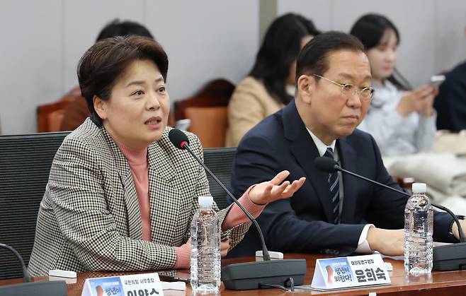 국민의힘 윤희숙 여의도연구원장이 1일 서울 여의도 국회 의원회관에서 열린 여의도연구원 주최 토론회 '대한민국 정치에 청년이 외친다'에서 개회사를 하고 있다./남강호 기자