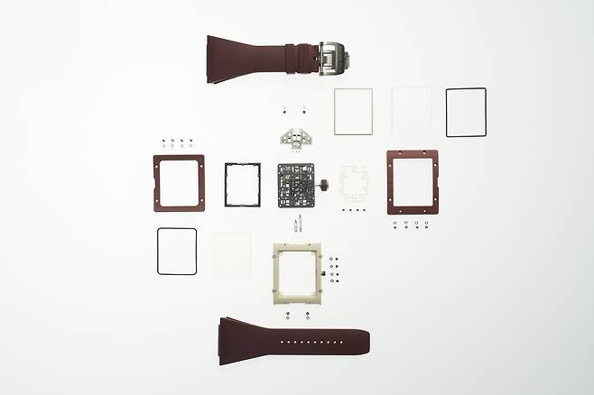 무브먼트와 케이스 부품을 나열한 모습. 사진 리차드 밀