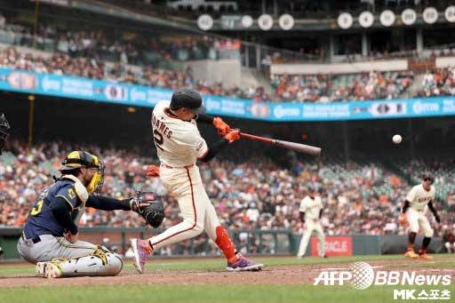 아다메스는 8회 결승 타점을 기록했다. 사진(美 샌프란시스코)=ⓒAFPBBNews = News1