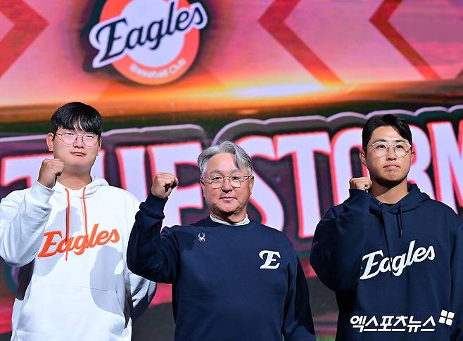지난 3월 20일 2025 KBO리그 개막 미디어데이에 참석했던 김경문(가운데) 한화 이글스 감독과 김서현(왼쪽), 채은성. 사진 엑스포츠뉴스 DB