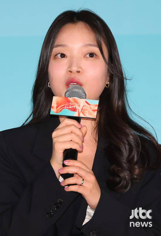 26일 오후 서울 메가박스 성수점에서 '구찌 임팩트 어워드 GUEST VISIT' 행사가 열렸다. 이날 모더레이터를 맡은 배우 김신록과 '그녀에게' 이상철 감독, 배우 김재화 '대도시의 사랑법' 배우 노상현, '되살아나는 목소리' 시네마달 김명주 팀장, '아침바다 갈매기는' 박이웅 감독, '정순' 정지혜 감독, 배우 김금순이 참석해 자리를 빛냈다. 박세완 엔터뉴스팀 기자 park.sewan@jtbc.co.kr