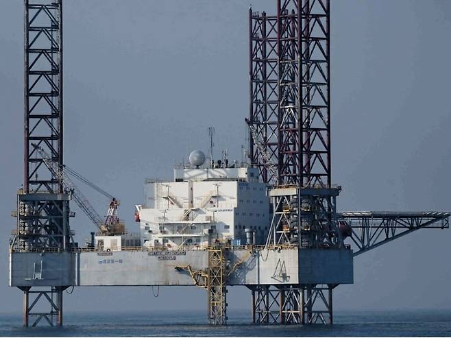 중국이 ‘양어장 관리 지원 시설’이라고 주장하며 서해 잠정 조치 수역(PMZ)에 설치한 해저 고정 구조물을 지난 2월 26일 한국 정부 조사선이 촬영한 사진/한국해양과학기술원