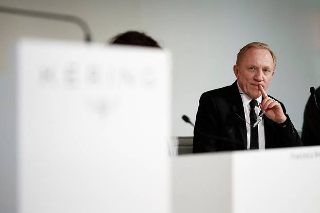 케어링(Kering) 그룹 창립자 프랑수아 피노(88) 회장이 지난해 4월 프랑스 파리에서 열린 주주 회의에 참석해 질문을 받고 있다. /로이터뉴스1