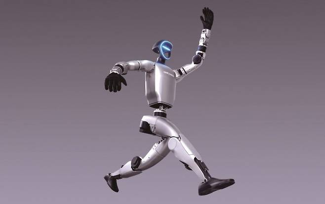 중국 휴머노이드의 '도약' 중국의 로봇 회사 유니트리는 2월 26일 자사 휴머노이드 'G1'이 쿵푸를 하는 모습을 유튜브에 공개했다. 중국은 현재 로봇 산업에 강력한 지원 정책을 펼치고 있다. Unitree 제공