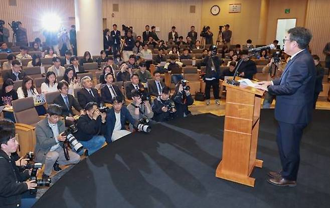 해킹 사고 관련 발언하는 유영상 SK텔레콤 대표이사. 연합뉴스