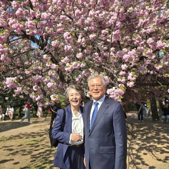 문재인 전 대통령이 26일 자신의 페이스북에 올린 사진. 페이스북 캡처