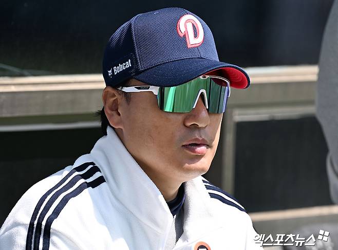 두산 베어스 이승엽 감독이 정규시즌 경기를 앞두고 훈련을 지켜보고 있다. 엑스포츠뉴스 DB