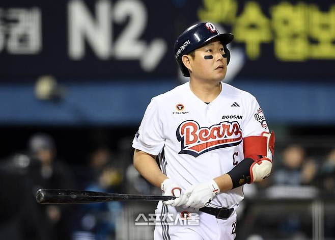 두산 양의지가 9일 잠실구장에서 열린 2025 KBO리그 한화와 경기 5회말 2사 2루 상황에서 한화 선발 폰세를 상대로 동점 1타점 적시타를 치고 있다. 잠실 | 박진업 기자 upandup@sportsseoul.com