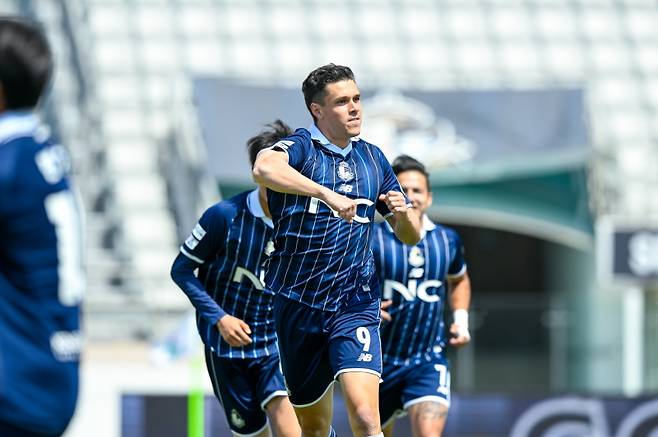 아이데일이 시즌 첫 멀티골을 기록했다. 서울 이랜드 FC 제공