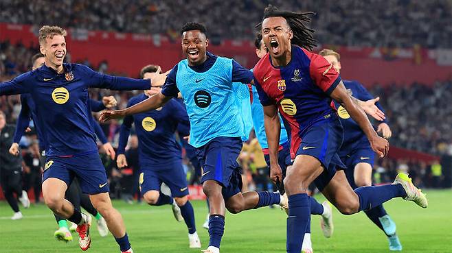 쥘 쿤데 (오른쪽)