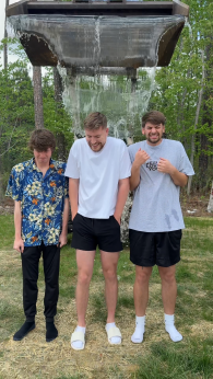 3억 7200만명으로 세계 1위 미국인 유튜버인 미스터 비스트 역시 새로운 아이스버킷 챌린지에 참여했다. 출처=틱톡 캡처