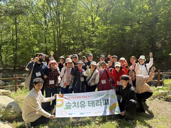 삼일사회복지재단(이사장 변성운)이 울주군으로부터 위탁받아 운영 중인 울주군가족센터(센터장 임대완)는 4월 26일(토) 공동육아나눔터(남부권) 돌봄품앗이 전체 모임을 통해 가족이 함께하는 딸기수확 체험 활동을 성황리에 진행했다.