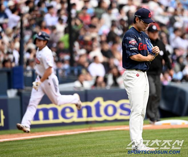 오명진에 만루포를 허용하고만 송재영