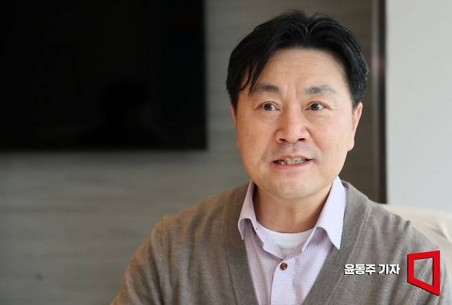 형사 출신이자 17년째 SIU(보험사기특별조사팀)에 몸담아온 채경환 현대해상 자동차보험조사파트 수석이 아시아경제와 인터뷰하고 있다.