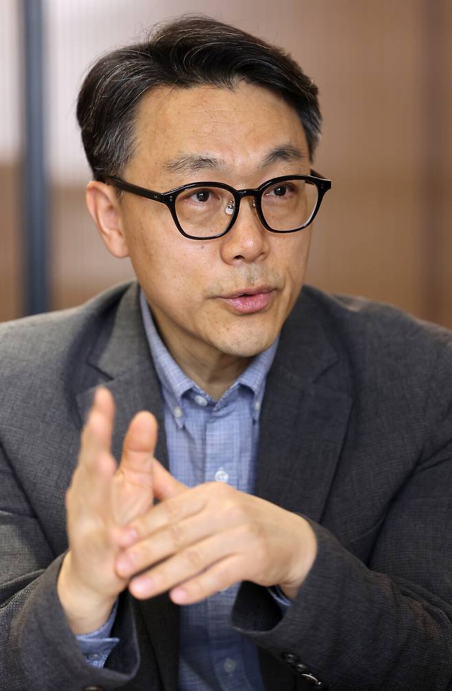 김진욱 전 고위공직자범죄수처장이 2025년 4월17일 오후 법무법인 함백 사무실에서 한겨레21과 인터뷰하고 있다. 류우종 기자 wjryu@hani.co.kr