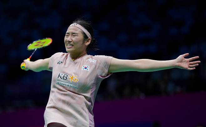 <yonhap photo-5480=""> (250428) -- XIAMEN, April 28, 2025 (Xinhua) -- An Se Young of South Korea competes during the women's singles match against Michelle Li of Canada during the Group A match between South Korea and Canada at BWF Sudirman Cup in Xiamen, southeast China's Fujian Province, April 28, 2025. (Xinhua/Sun Fei)/2025-04-28 16:57:13/ <저작권자 ⓒ 1980-2025 ㈜연합뉴스. 무단 전재 재배포 금지, AI 학습 및 활용 금지></yonhap>