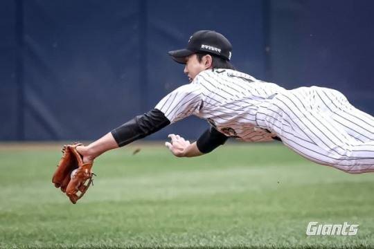 롯데 유격수 전민재