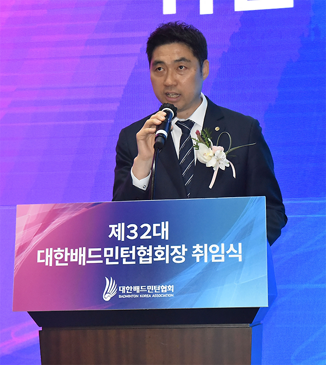 김동문 회장이 4월21일 서울 송파구 올림픽파크텔에서 열린 취임식에서 취임사를 하고 있다. 사진=대한배드민턴협회 제공
