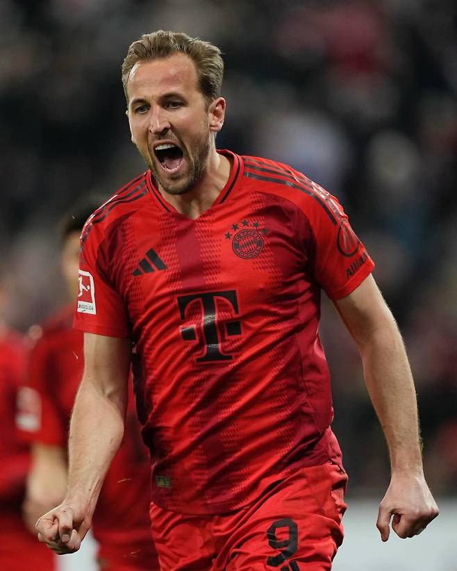 바이에른 뮌헨 해리 케인이 꿈에 그린 첫 우승의 기쁨을 그라운드에서 느낄 수 없을 전망이다. 주말 마인츠전에서 시즌 5번째 경고를 받아 라이프치히 원정 출전이 어렵게 됐다. 바이에른 뮌헨은 라이프치히를 꺾으면 자력 우승에 성공한다. 사진출처|바이에른 뮌헨 SNS