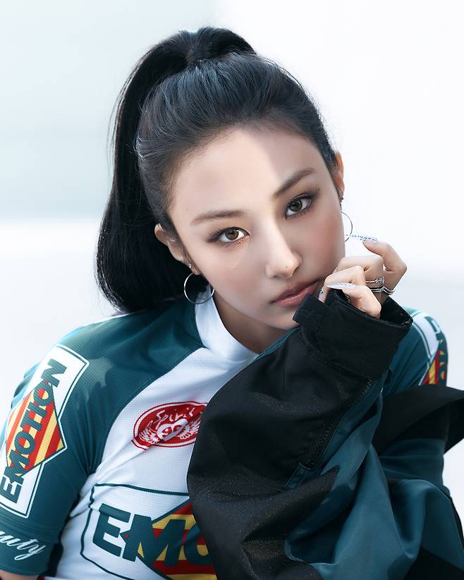 MEOVV 가원. 더블랙레이블