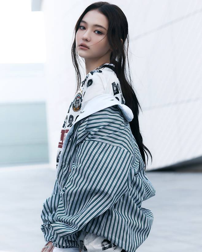 MEOVV 엘라. 더블랙레이블