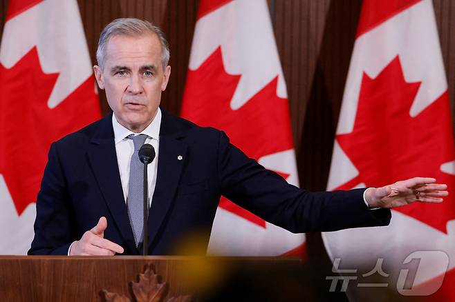 마크 카니 캐나다 총리가 27일(현지시간) 온타리오주 오타와에서 기자회견을 갖고 "도널드 트럼프 미국 대통령과 하루나 이틀 안에 대화를 나눌 것"이라고 밝히고 있다. 2025.03.28 ⓒ 로이터=뉴스1 ⓒ News1 우동명 기자