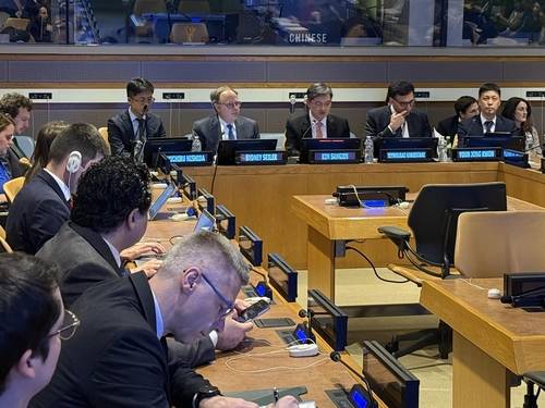 한·프 외교부 공동주최 '북 핵확산' 토론회 (뉴욕=연합뉴스) 이지헌 특파원 = 한국 외교부와 프랑스 외교부는 28일(현지시간) 미국 뉴욕 유엔본부에서 북한의 핵확산을 주제로 토론회를 공동주최했다. 사진은 토론회 모두발언하는 김상진 주유엔 한국대표부 차석대사(오른쪽 세번째). 2025.4.28 pan@yn.co.kr