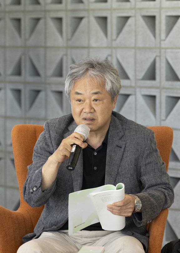 유영철 전 한국국방연구원 안보전략연구센터장이 제8회 KWO 나지포럼에서 우크라이나의 역사에 대해 설명하고 있다. 홍중식 기자