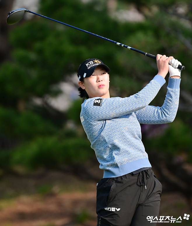 방신실이 지난 3일 두산건설 위브 챔피언십에서 티샷을 날리고 있다. 엑스포츠뉴스 DB