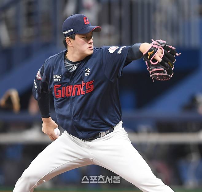 롯데 투수 김원중이 올시즌도 든든하게 롯데 ‘뒷문’ 을 지킨다. 고척 | 최승섭기자 thunder@sportsseoul.com