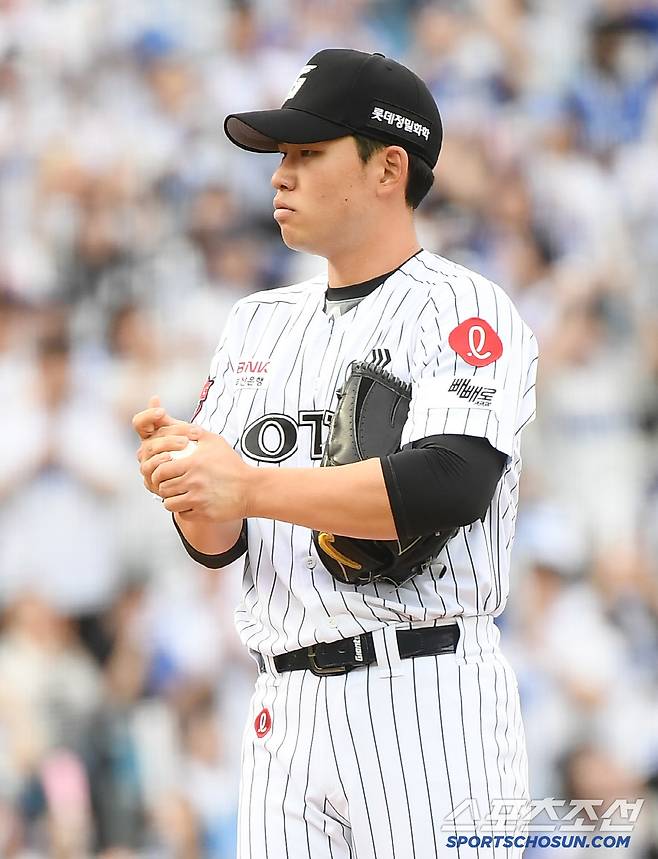 19일 대구 라이온즈파크에서 열린 롯데-삼성전. 2회 홈런 2방을 허용한 김진욱이 아쉬워하고 있다. 대구=정재근 기자 cjg@sportschosun.com/2025.4.19/