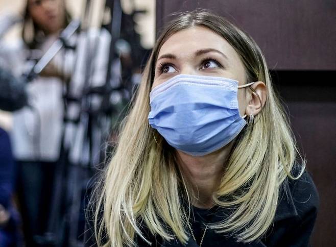 로시나는 러시아 점령지 시민들에 대한 불법 고문과 인권침해 실태를 취재하기 위해 2023년 8월 자포리자 인근 지하 시설에 잠입했으나, 러시아군에 붙잡혀 구금된 뒤 연락이 끊겼다. 로이터·연합뉴스