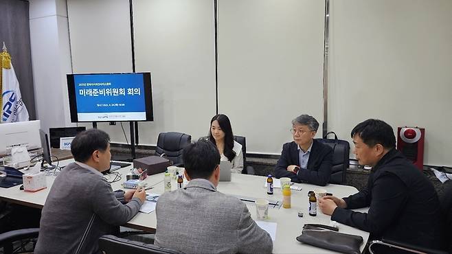 한국지식재산서비스협회는 한국형 기업 IP 공시 제도 도입을 위한 정책 건의를 추진하기 위해 미래준비위원회 회의를 개최했다.